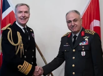 Türkiyənin Baş Qərargah rəisi İngiltərəli həmkarı ilə görüşüb