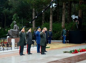 Müdafiə Nazirliyinin rəhbər heyəti Fəxri xiyabanı ziyarət edib