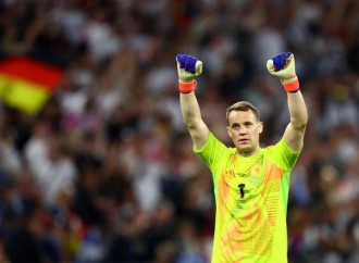 Neuer milli karyerasını bitirib