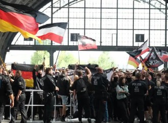 Almaniyada etirazçılar LGBT paradının qarşısını almağa çalışıb