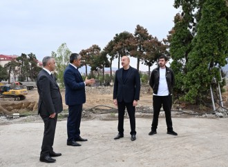 Prezident İlham Əliyev Xankəndi şəhərinin Zəfər meydanında Konqres Mərkəzinin tikintisi ilə tanış olub
