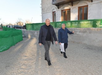 Prezident İlham Əliyev Şuşada 23 binadan ibarət ilk yaşayış kompleksində aparılan tikinti işlərinin gedişi ilə tanış olub