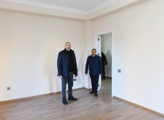 Prezident İlham Əliyev Şuşada 23 binadan ibarət ilk yaşayış kompleksində aparılan tikinti işlərinin gedişi ilə tanış olub