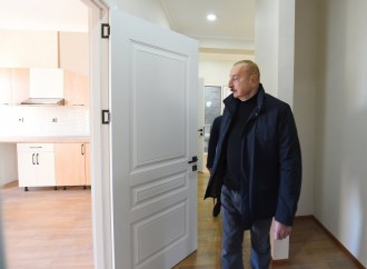 Prezident İlham Əliyev Şuşada 23 binadan ibarət ilk yaşayış kompleksində aparılan tikinti işlərinin gedişi ilə tanış olub