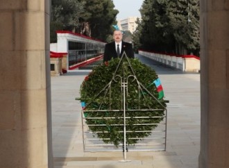 Prezident İlham Əliyev və birinci xanım Mehriban Əliyeva 20 Yanvar faciəsinin 34-cü ildönümü ilə əlaqədar Şəhidlər xiyabanını ziyarət ediblər