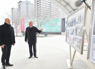 Prezident İlham Əliyev Bakı Ağ Şəhərin Mərkəzi Park Kvartalında tikinti, abadlıq işləri və Ofis binasında yaradılan şərait ilə tanış olub