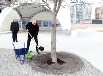 Prezident İlham Əliyev Bakı Ağ Şəhərin Mərkəzi Park Kvartalında tikinti, abadlıq işləri və Ofis binasında yaradılan şərait ilə tanış olub