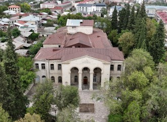 Prezident İlham Əliyev Xankəndi Dövlət Dram Teatrının binasında görüləcək işlərlə tanış olub