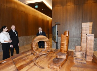 Prezident İlham Əliyev və Birinci xanım Mehriban Əliyeva Bakıda “Crescent Bay” layihəsinin təqdimatı və “Crescent Mall” ticarət mərkəzinin açılışında iştirak ediblər