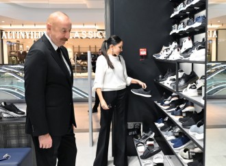 Prezident İlham Əliyev və Birinci xanım Mehriban Əliyeva Bakıda “Crescent Bay” layihəsinin təqdimatı və “Crescent Mall” ticarət mərkəzinin açılışında iştirak ediblər
