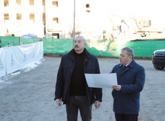 Prezident İlham Əliyev Şuşada 23 binadan ibarət ilk yaşayış kompleksində aparılan tikinti işlərinin gedişi ilə tanış olub