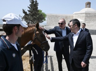 Prezident İlham Əliyev Sadır Japarova Qarabağ atı hədiyyə edib
