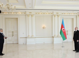Prezident İlham Əliyev Qırğız Respublikasının ölkəmizdə yeni təyin olunmuş səfirinin etimadnaməsini qəbul edib