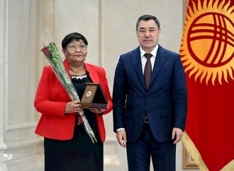 Sadır Japarov bir sıra şəxslərə dövlət mükafatı və fəxri ad təqdim edib