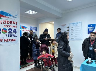 Seçicilər ailələri ilə birlikdə səsvermədə iştirak edirlər