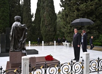 Tacikistan Prezidenti Fəxri xiyabanda Ulu Öndərin məzarını ziyarət edib