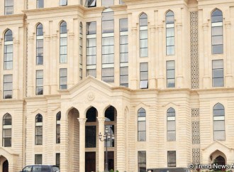 Azərbaycanda növbədənkənar parlament seçkiləri başladı