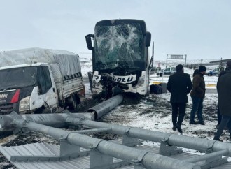 Türkiyədə İran vətəndaşlarını daşıyan avtobus qəzaya uğrayıb