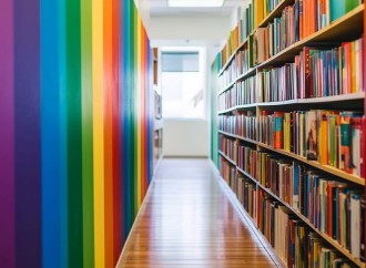 İngiltərədə LGBTQ+ məzmunlu kitablar yığışdırılır