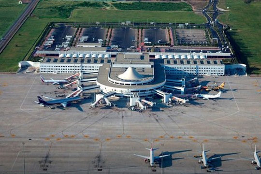 Antalya hava limanında sərnişindaşıma 1 milyon nəfəri keçib (ÖZƏL)