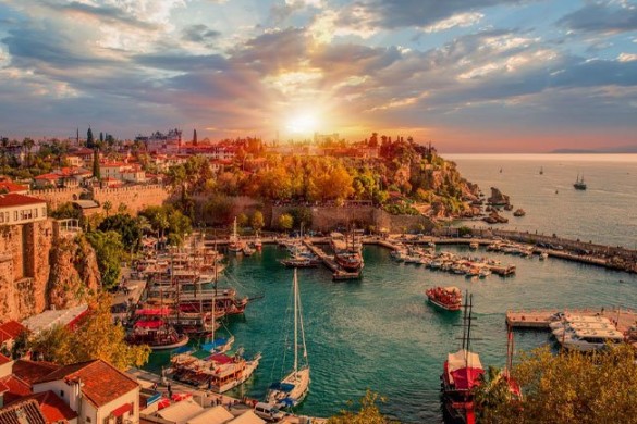 Turizmin paytaxtı Antalyada 10 milyonluq hədd aşıldı