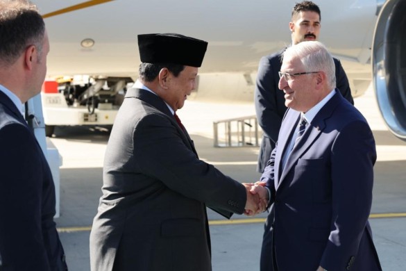 Yaşar Güler İdoneziya prezidenti Prabovo Subiantonu qarşılayıb